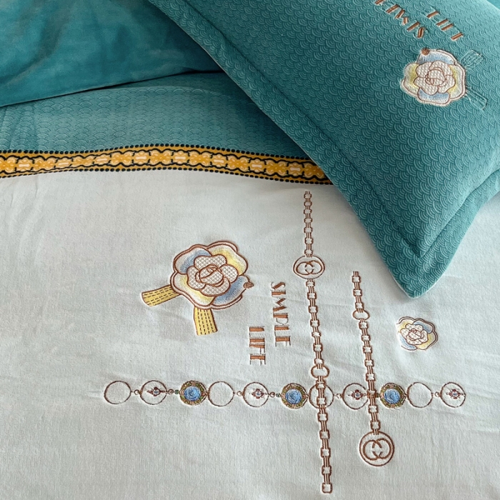 91家纺网 家纺一手货源 找家纺 优姿家纺 2022新款牛奶绒8斤双拼色绣花保暖四件套 山茶花-天空蓝