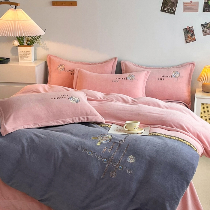 91家纺网 家纺一手货源 找家纺 优姿家纺 2022新款牛奶绒8斤双拼色绣花保暖四件套 山茶花-玉