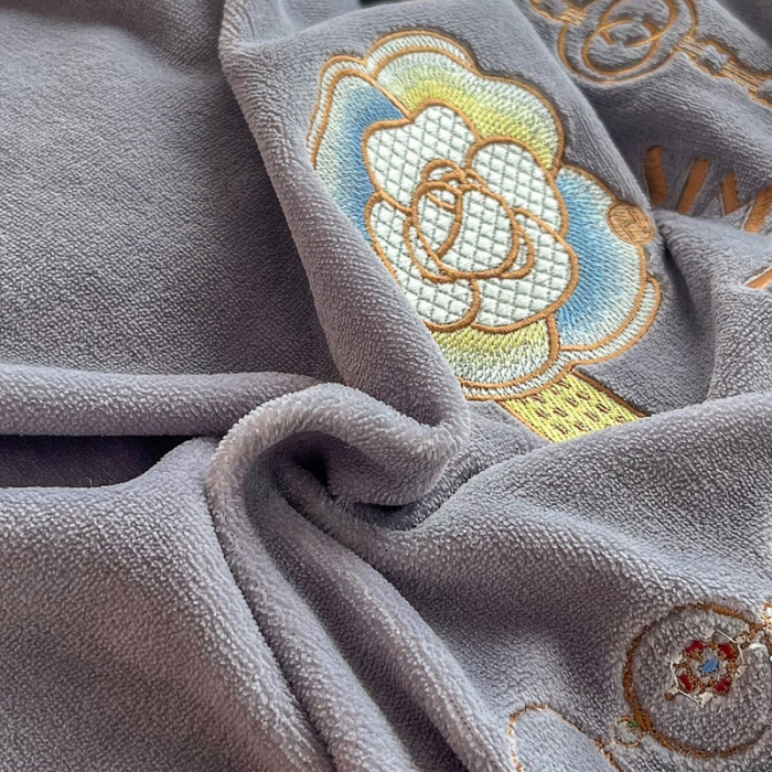 91家纺网 家纺一手货源 找家纺 优姿家纺 2022新款牛奶绒8斤双拼色绣花保暖四件套 山茶花-玉