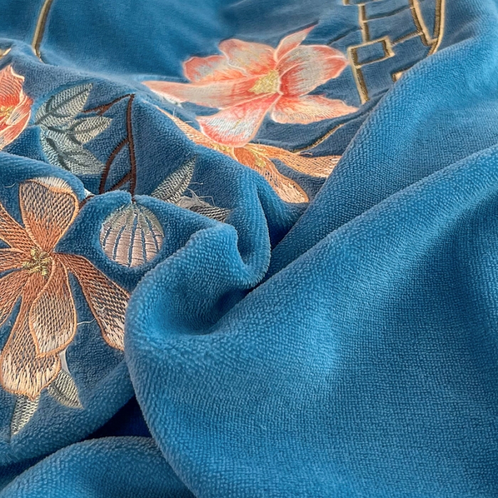 91家纺网 家纺一手货源 找家纺 优姿家纺 2022新款牛奶绒8斤双拼色绣花保暖四件套 中国风-粉+蓝