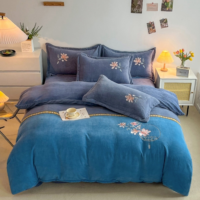 91家纺网 家纺一手货源 找家纺 优姿家纺 2022新款牛奶绒8斤双拼色绣花保暖四件套 中国风-灰+蓝