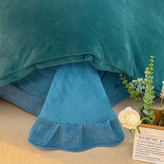 91家纺网 家纺一手货源 找家纺 优姿家纺 2022新款牛奶绒8斤双拼色绣花保暖四件套 中国风-蓝+绿