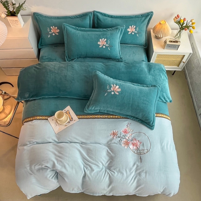 91家纺网 家纺一手货源 找家纺 优姿家纺 2022新款牛奶绒8斤双拼色绣花保暖四件套 中国风-天空蓝