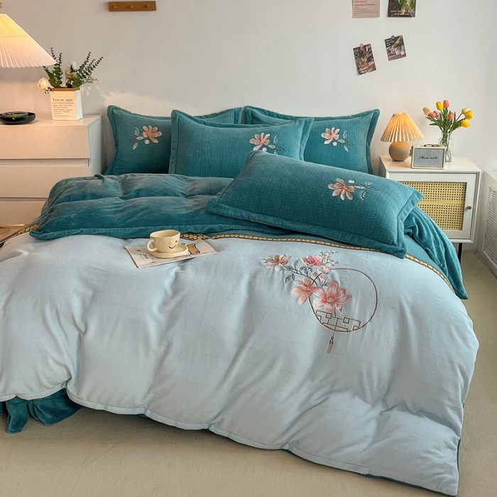 91家纺网 家纺一手货源 找家纺 优姿家纺 2022新款牛奶绒8斤双拼色绣花保暖四件套 中国风-天空蓝