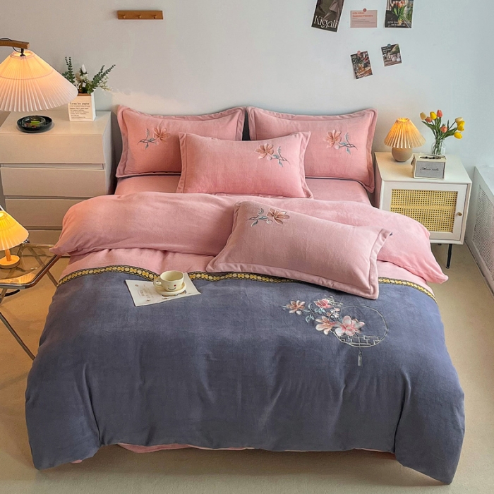 91家纺网 家纺一手货源 找家纺 优姿家纺 2022新款牛奶绒8斤双拼色绣花保暖四件套 中国风-玉