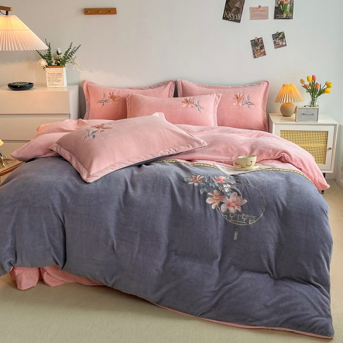 91家纺网 家纺一手货源 找家纺 优姿家纺 2022新款牛奶绒8斤双拼色绣花保暖四件套 中国风-玉