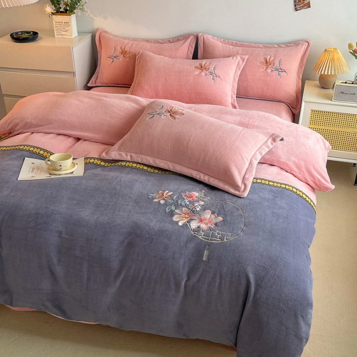 91家纺网 家纺一手货源 找家纺 优姿家纺 2022新款牛奶绒8斤双拼色绣花保暖四件套 中国风-玉