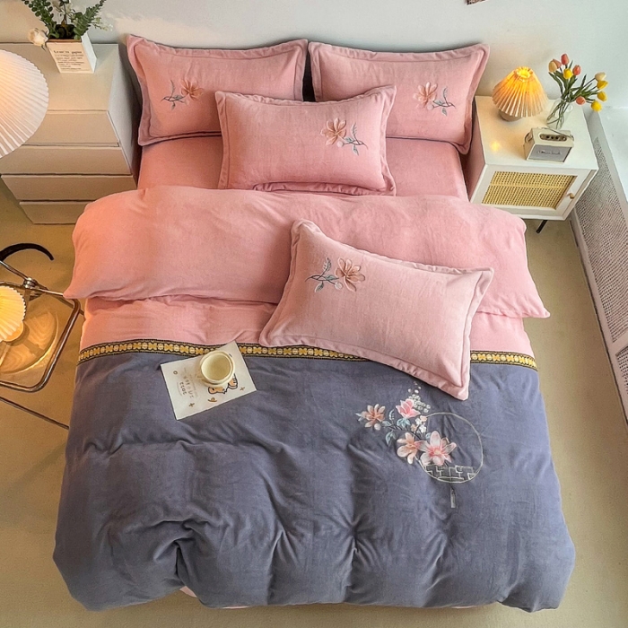 91家纺网 家纺一手货源 找家纺 优姿家纺 2022新款牛奶绒8斤双拼色绣花保暖四件套 中国风-玉