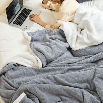 91家纺网 家纺一手货源 找家纺 寐眠 2022新款牛奶绒剪花双层毯 高级灰