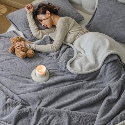 91家纺网 家纺一手货源 找家纺 寐眠 2022新款牛奶绒剪花双层毯 高级灰