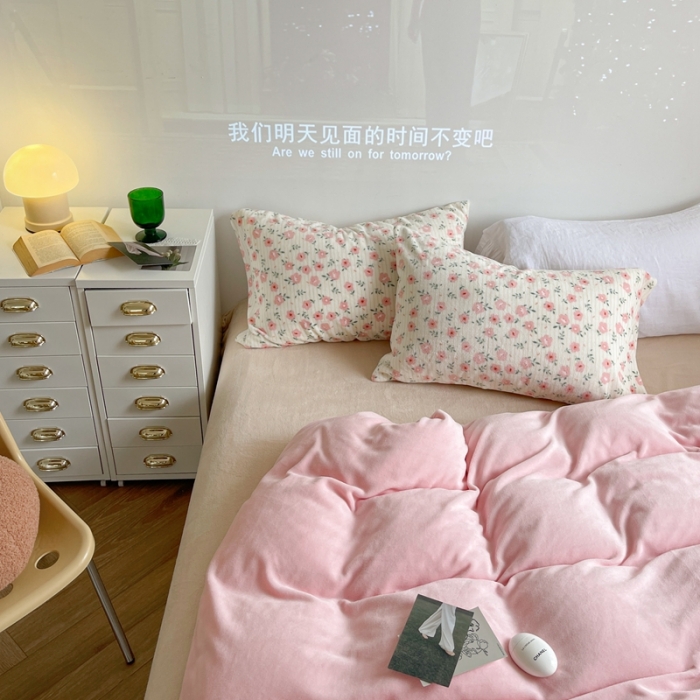 91家纺网 家纺一手货源 找家纺 （总）柚子2022新款ins混搭风牛奶绒小碎花套件