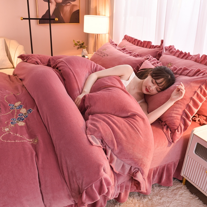 91家纺网 家纺一手货源 找家纺 （总）畅畅家纺 2022新款韩版荷叶边刺绣牛奶绒四件套