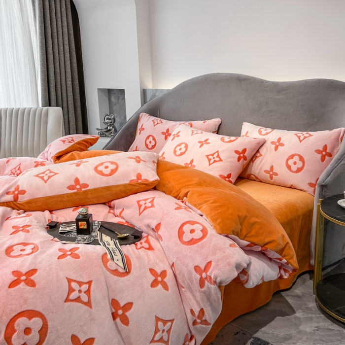 91家纺网 家纺一手货源 找家纺 （总）啊雅家居 2025新款雕花绒加宝宝绒四件套