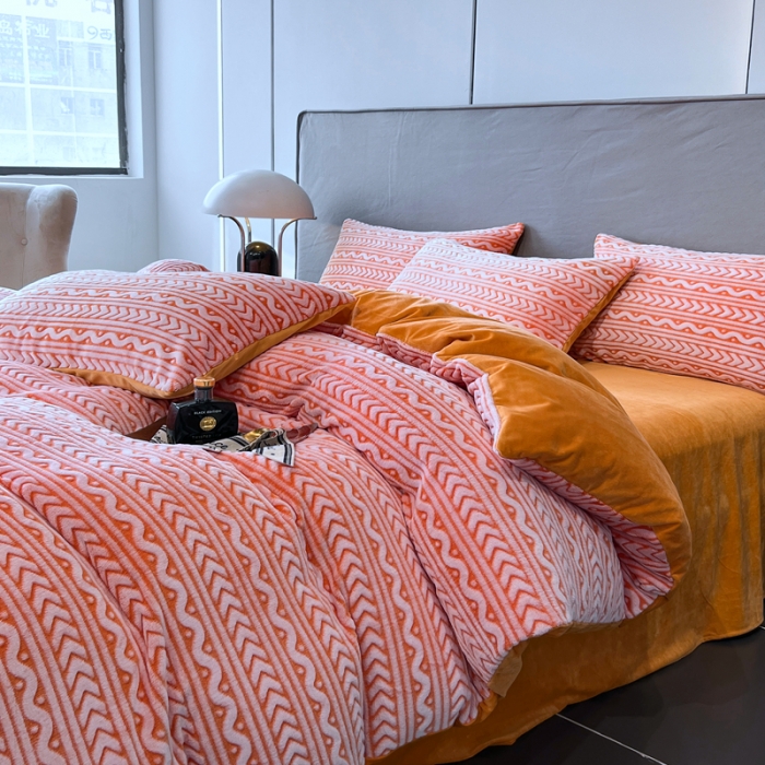 91家纺网 家纺一手货源 找家纺 啊雅家居 2025新款雕花绒加宝宝绒四件套 连雕橙