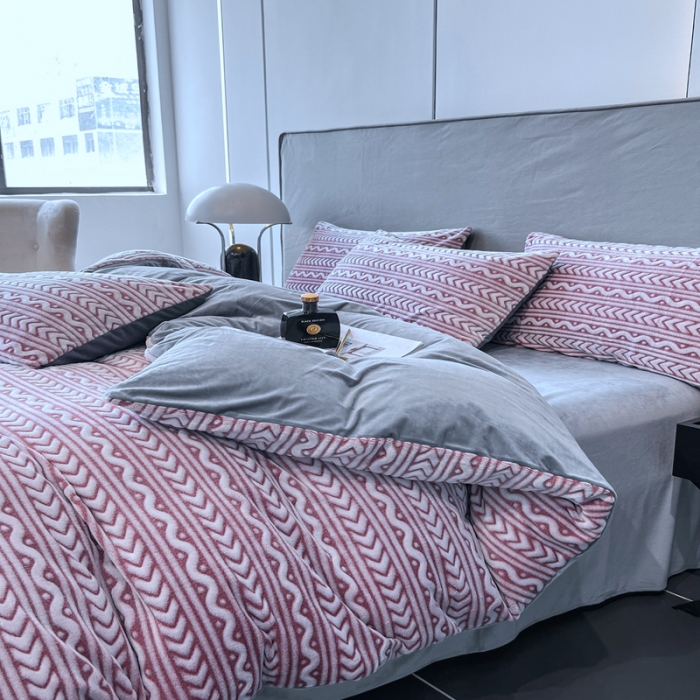 91家纺网 家纺一手货源 找家纺 啊雅家居 2025新款雕花绒加宝宝绒四件套 连雕豆沙