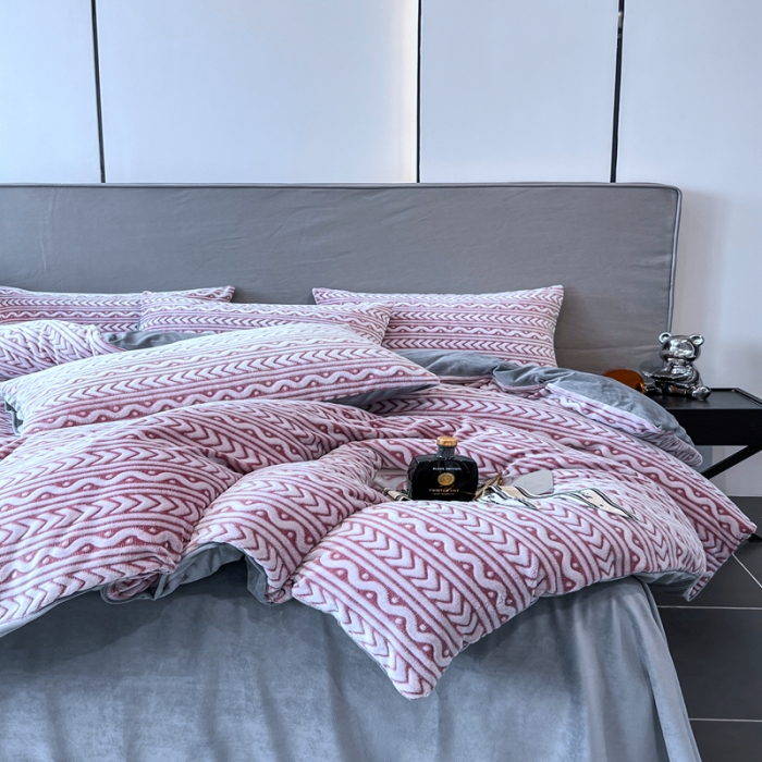 91家纺网 家纺一手货源 找家纺 啊雅家居 2025新款雕花绒加宝宝绒四件套 连雕豆沙