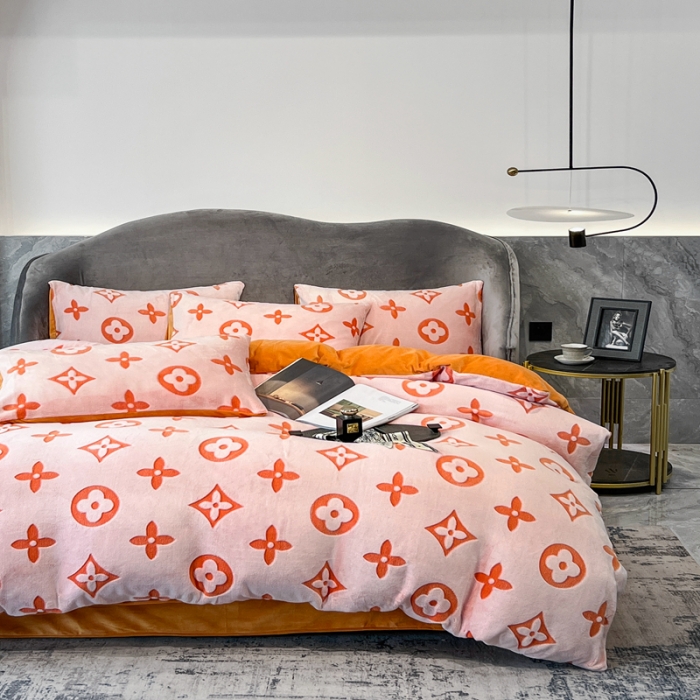 91家纺网 家纺一手货源 找家纺 啊雅家居 2025新款雕花绒加宝宝绒四件套 点雕橙