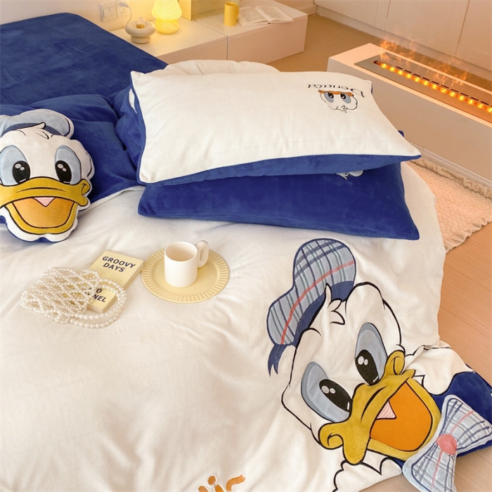 91家纺网 家纺一手货源 找家纺 朗莎 2022新款迪士尼230g高克重牛奶绒四件套 克莱因蓝-唐唐