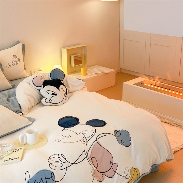 91家纺网 家纺一手货源 找家纺 朗莎 2022新款迪士尼230g高克重牛奶绒四件套 米奇