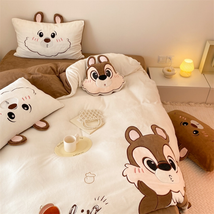 91家纺网 家纺一手货源 找家纺 朗莎 2022新款迪士尼230g高克重牛奶绒四件套 奇奇