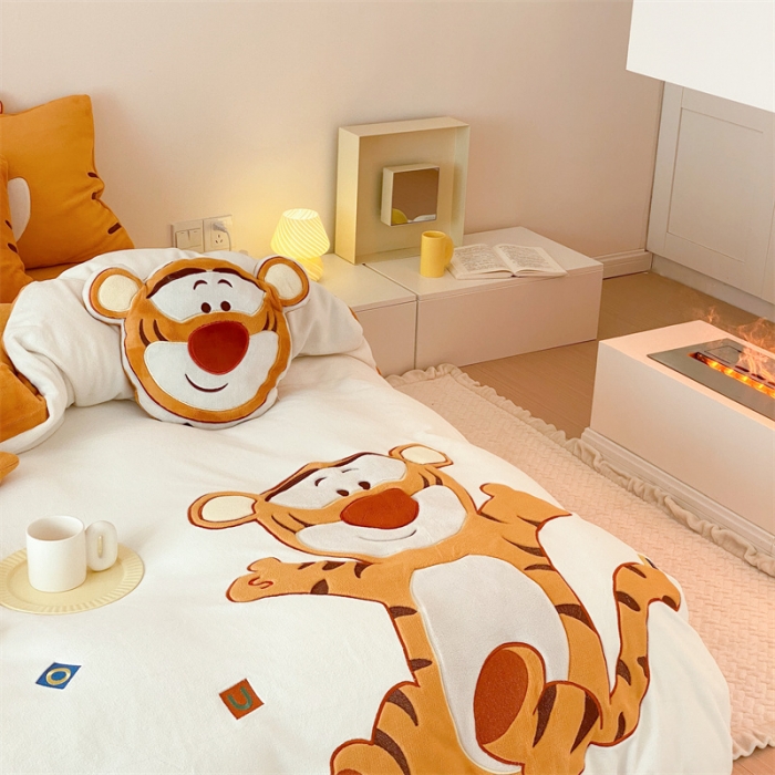 91家纺网 家纺一手货源 找家纺 朗莎 2022新款迪士尼230g高克重牛奶绒四件套 跳跳虎