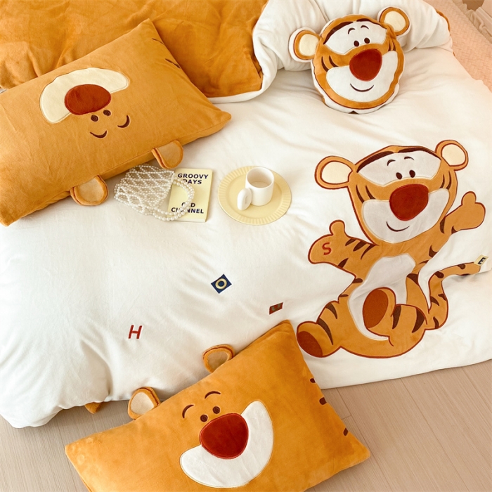 91家纺网 家纺一手货源 找家纺 朗莎 2022新款迪士尼230g高克重牛奶绒四件套 跳跳虎