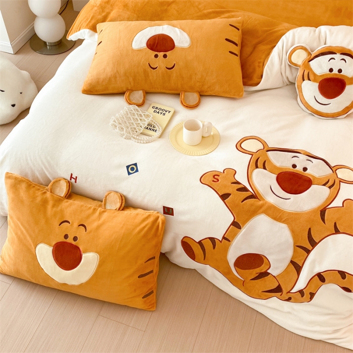 91家纺网 家纺一手货源 找家纺 朗莎 2022新款迪士尼230g高克重牛奶绒四件套 跳跳虎