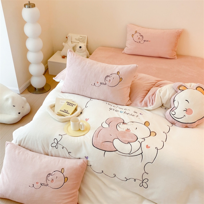 91家纺网 家纺一手货源 找家纺 朗莎 2022新款迪士尼230g高克重牛奶绒四件套 维尼