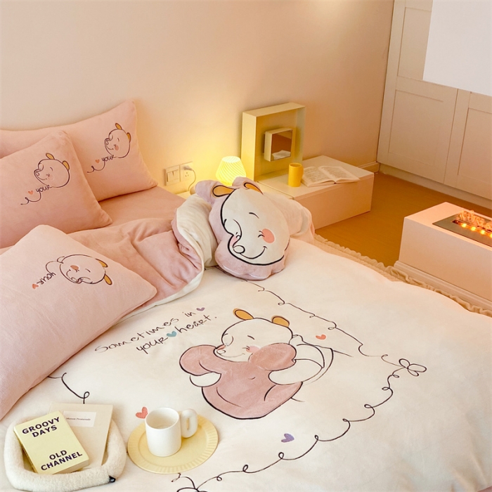 91家纺网 家纺一手货源 找家纺 朗莎 2022新款迪士尼230g高克重牛奶绒四件套 维尼