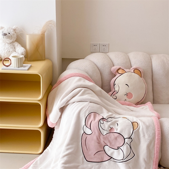 91家纺网 家纺一手货源 找家纺 总朗莎2022款迪士尼230g加厚羊羔绒牛奶绒立体贴布绣毛毯