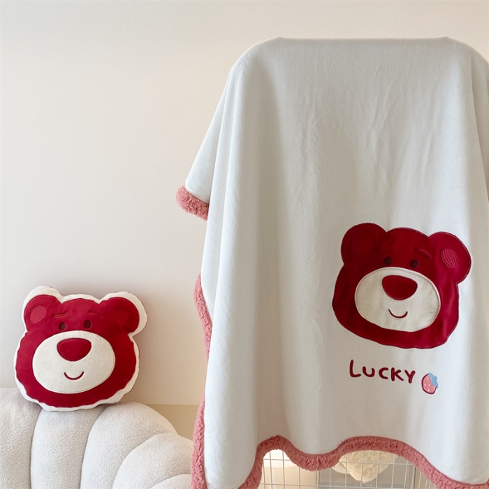 91家纺网 家纺一手货源 找家纺 朗莎 2022款迪士尼230g加厚羊羔绒牛奶绒立体贴布绣毛毯 草莓熊