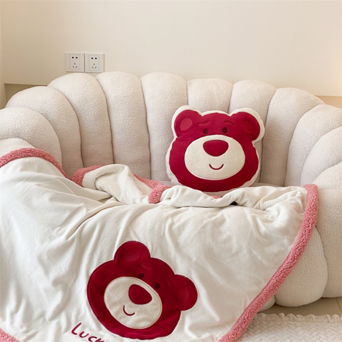 91家纺网 家纺一手货源 找家纺 朗莎 2022款迪士尼230g加厚羊羔绒牛奶绒立体贴布绣毛毯 草莓熊