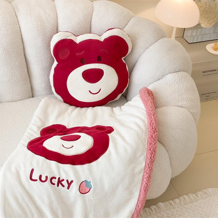 91家纺网 家纺一手货源 找家纺 朗莎 2022款迪士尼230g加厚羊羔绒牛奶绒立体贴布绣毛毯 草莓熊