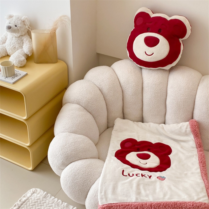 91家纺网 家纺一手货源 找家纺 朗莎 2022款迪士尼230g加厚羊羔绒牛奶绒立体贴布绣毛毯 草莓熊