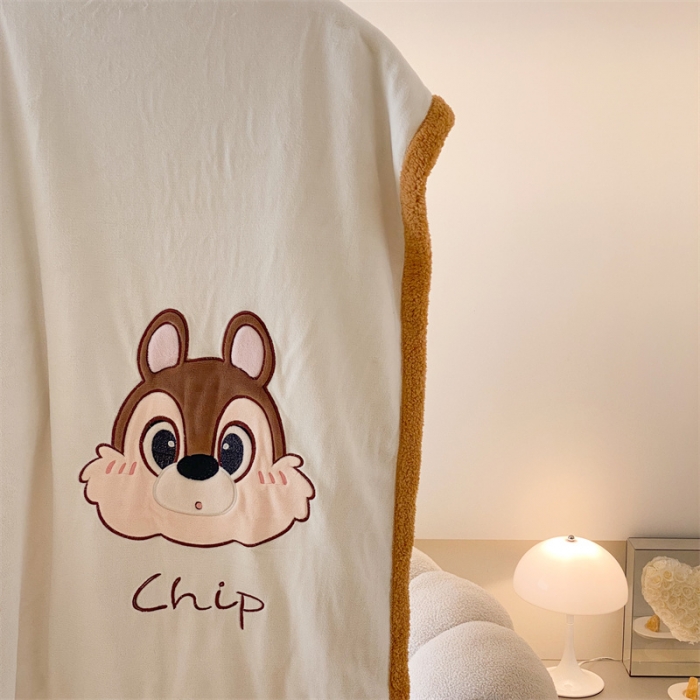 91家纺网 家纺一手货源 找家纺 朗莎 2022款迪士尼230g加厚羊羔绒牛奶绒立体贴布绣毛毯 奇奇蒂蒂