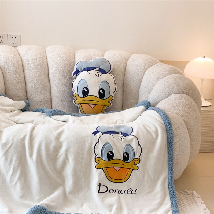 91家纺网 家纺一手货源 找家纺 朗莎 2022款迪士尼230g加厚羊羔绒牛奶绒立体贴布绣毛毯 唐老鸭