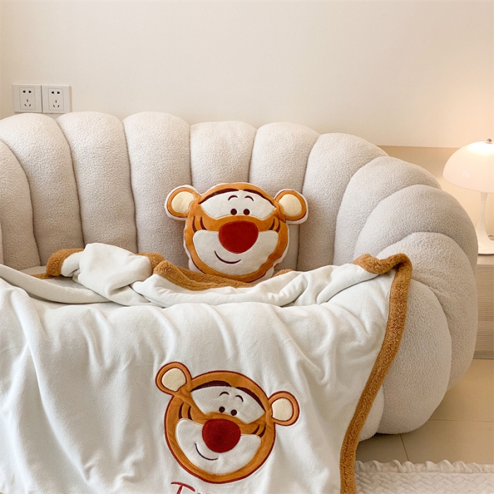 91家纺网 家纺一手货源 找家纺 朗莎 2022款迪士尼230g加厚羊羔绒牛奶绒立体贴布绣毛毯 跳跳虎