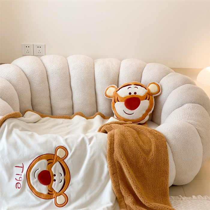 91家纺网 家纺一手货源 找家纺 朗莎 2022款迪士尼230g加厚羊羔绒牛奶绒立体贴布绣毛毯 跳跳虎