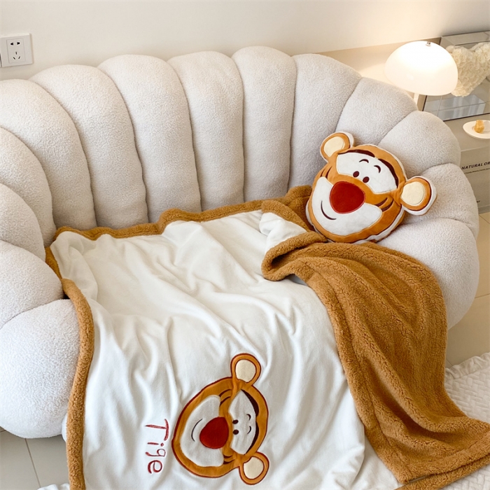 91家纺网 家纺一手货源 找家纺 朗莎 2022款迪士尼230g加厚羊羔绒牛奶绒立体贴布绣毛毯 跳跳虎