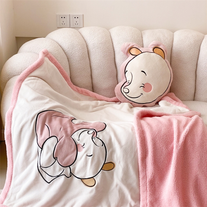 91家纺网 家纺一手货源 找家纺 朗莎 2022款迪士尼230g加厚羊羔绒牛奶绒立体贴布绣毛毯 维尼