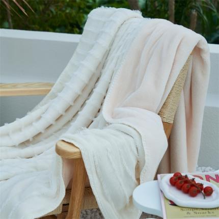 91家纺网 家纺一手货源 找家纺 晨曦家纺 2022新款流苏款三角针毛毯 流苏-纯纯的白