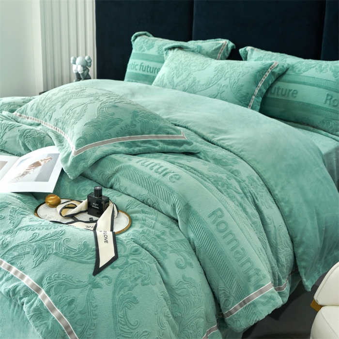 91家纺网 家纺一手货源 找家纺 榻尚家居 2023新款260克全消光高端浮雕绒四件套 瑞丽 湖绿