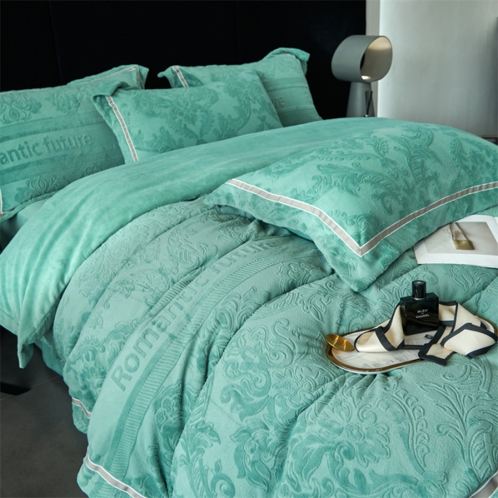 91家纺网 家纺一手货源 找家纺 榻尚家居 2023新款260克全消光高端浮雕绒四件套 瑞丽 湖绿