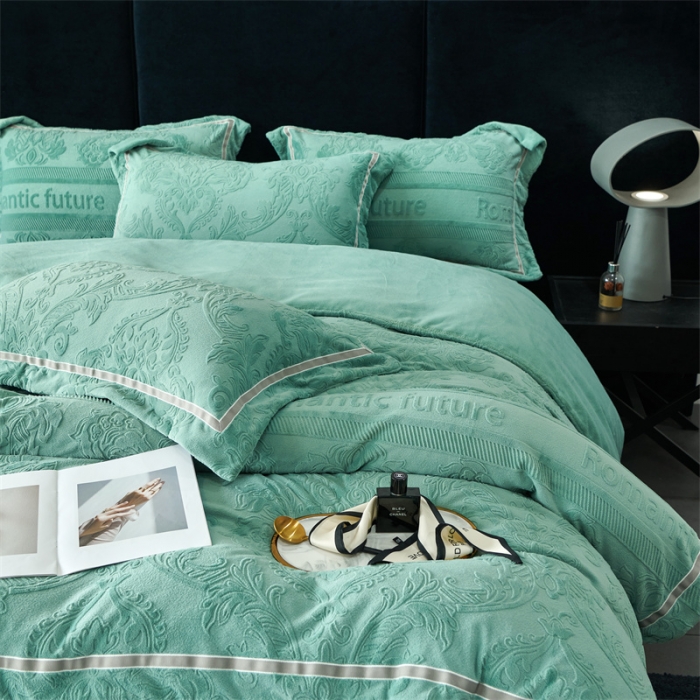 91家纺网 家纺一手货源 找家纺 榻尚家居 2023新款260克全消光高端浮雕绒四件套 瑞丽 湖绿