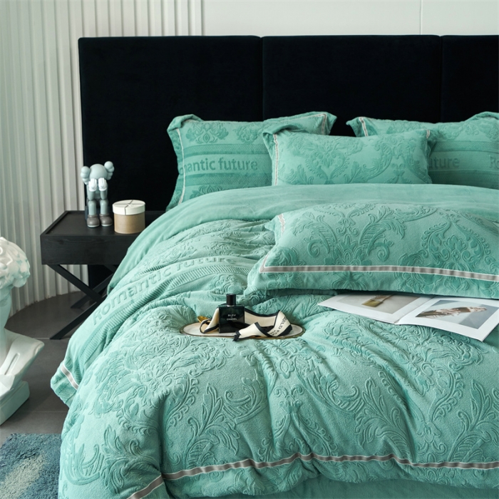 91家纺网 家纺一手货源 找家纺 榻尚家居 2023新款260克全消光高端浮雕绒四件套 瑞丽 湖绿