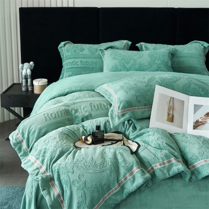 91家纺网 家纺一手货源 找家纺 榻尚家居 2023新款260克全消光高端浮雕绒四件套 瑞丽 湖绿