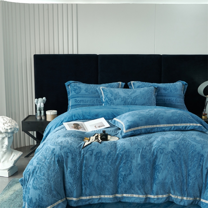 91家纺网 家纺一手货源 找家纺 榻尚家居 2023新款260克全消光高端浮雕绒四件套 瑞丽-宝蓝