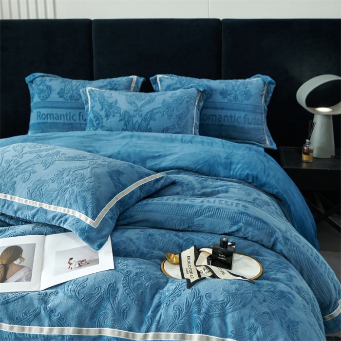 91家纺网 家纺一手货源 找家纺 榻尚家居 2023新款260克全消光高端浮雕绒四件套 瑞丽-宝蓝