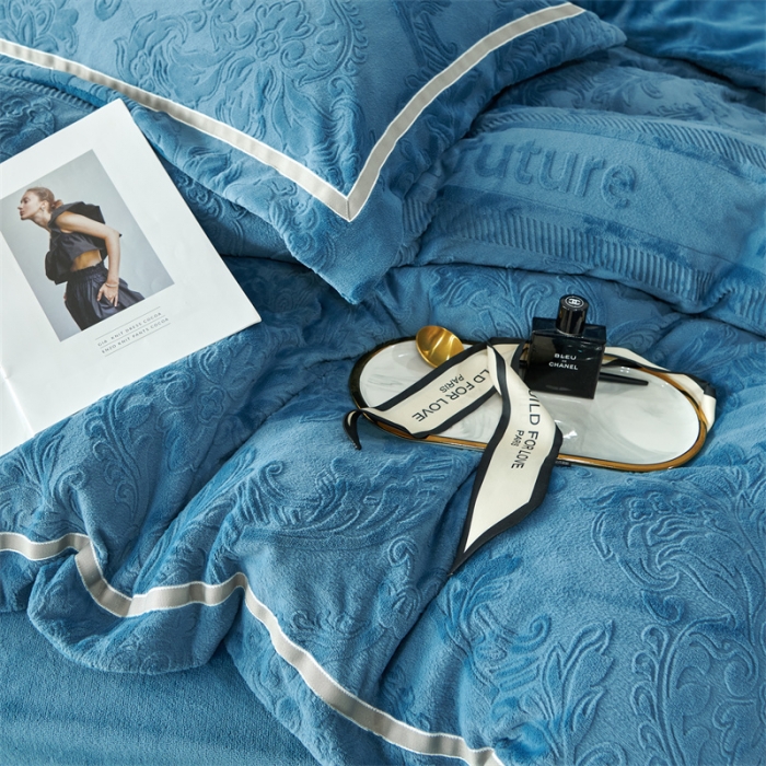 91家纺网 家纺一手货源 找家纺 榻尚家居 2023新款260克全消光高端浮雕绒四件套 瑞丽-宝蓝