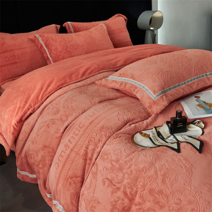 91家纺网 家纺一手货源 找家纺 榻尚家居 2023新款260克全消光高端浮雕绒四件套 瑞丽-焦糖